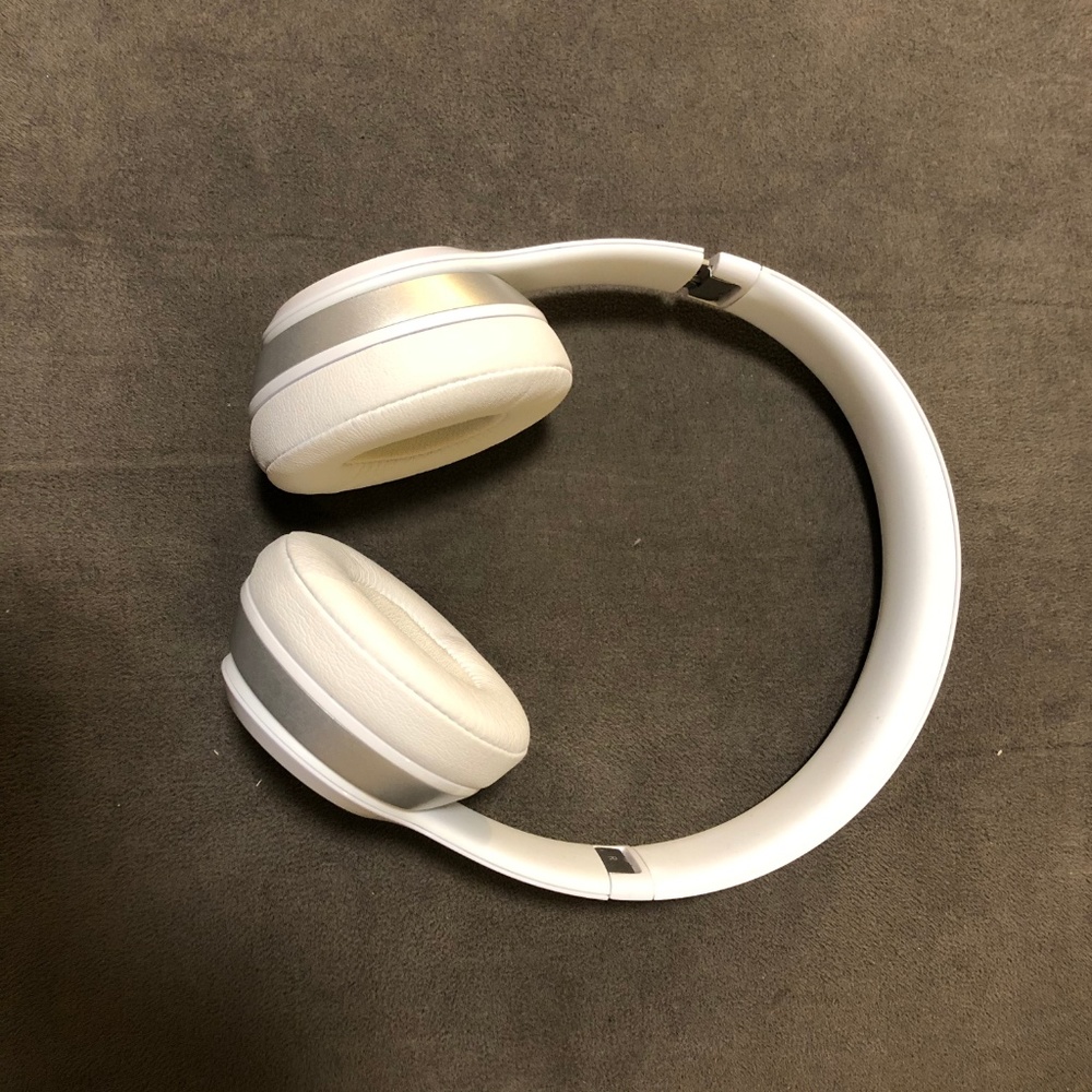 Beats Solo2 Wireless - Picture 2 of 6